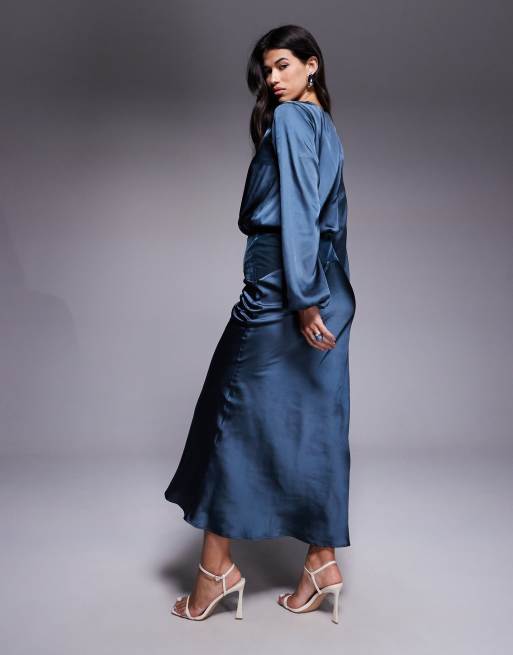 ASOS DESIGN - Robe longue satinée à encolure bateau avec empiècement en velours - Bleu marine, 4 de 4
