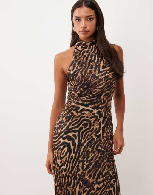 ASOS DESIGN robe longue satinée dos nu à imprimé animal, 2 de 4