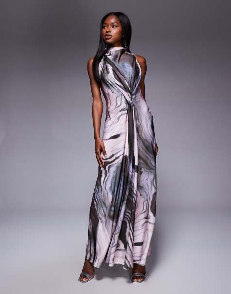 ASOS DESIGN - Robe longue satinée drapée à col montant et détails froncés - Marron imprimé abstrait - view 1