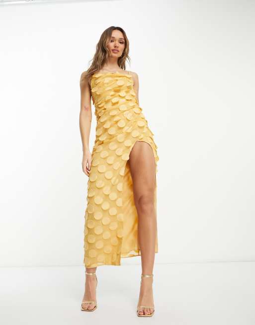 ASOS DESIGN Robe longue textur e col b nitier et lani res Jaune p le