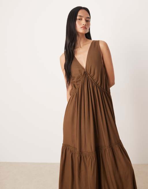 ASOS DESIGN - Robe longue trapèze à volants étagés et col V - Olive foncé, 4 de 4