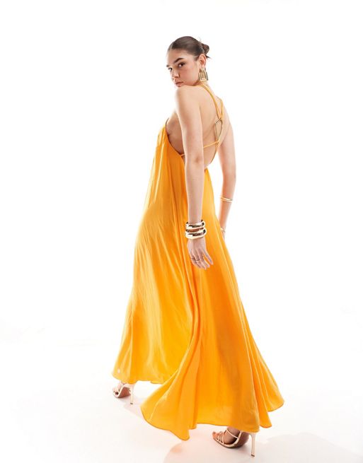 FhyzicsShops DESIGN - Robe longue trapèze volumineuse coupe nageur en satin avec finition dorée - Orange