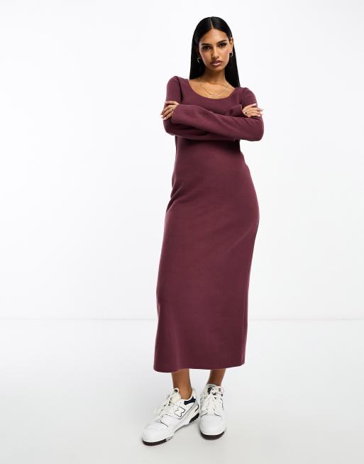 ASOS DESIGN Robe longue ultra douce encolure d gag e et manches vas es Bordeaux