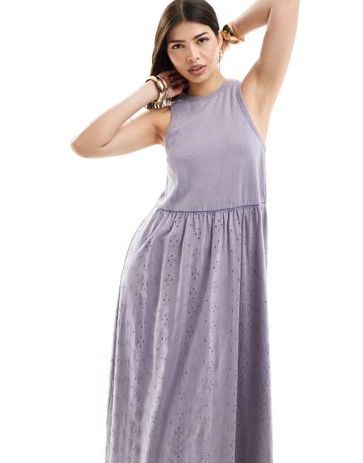 ASOS DESIGN - Robe longueur mollet côtelée à bretelles avec jupe en broderie anglaise - Denim délavé
