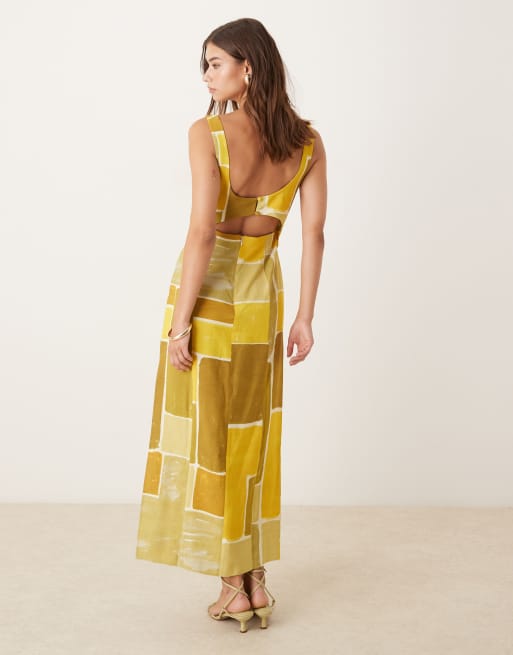 ASOS DESIGN - Robe mi-longue à découpe et imprimé carrés abstrait avec bretelles fines et détail torsadé sur l'avant, 3 de 4