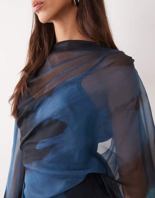ASOS DESIGN robe mi-longue à manches kimono avec détail cape, drapée, dos nu, imprimé marbre bleu et noir, 2 de 4