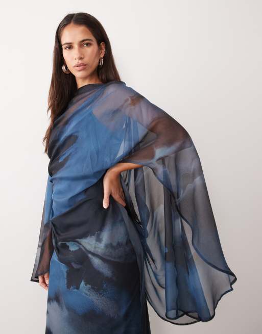 ASOS DESIGN robe mi-longue à manches kimono avec détail cape, drapée, dos nu, imprimé marbre bleu et noir, 4 de 4