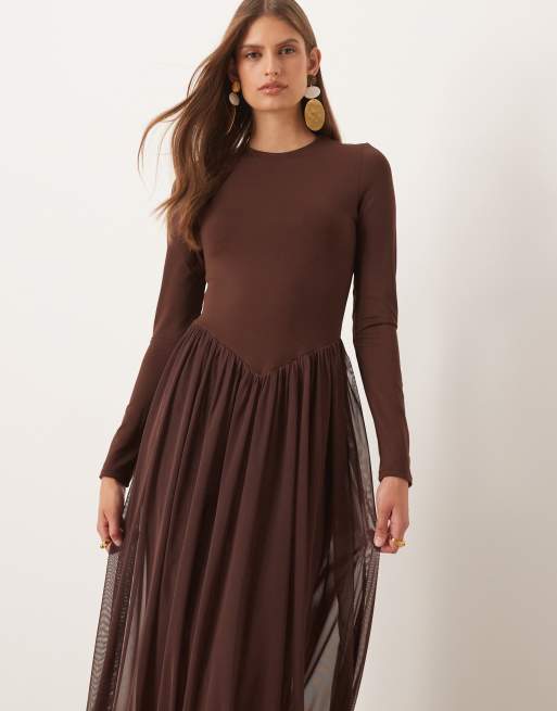 ASOS DESIGN - Robe mi-longue à manches longues avec ourlet bouffant en taille tombante en V - Chocolat, 2 de 4