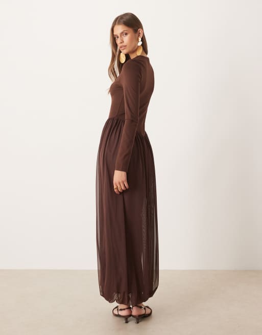 ASOS DESIGN - Robe mi-longue à manches longues avec ourlet bouffant en taille tombante en V - Chocolat, 3 de 4