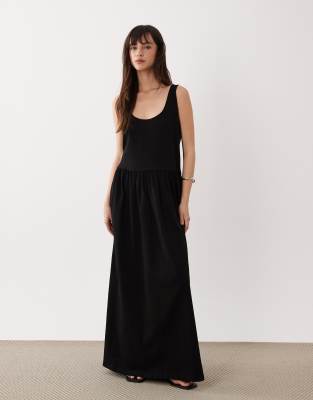 Robe mi-longue à taille tombante et à encolure dégagée - Noir 42