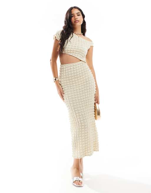 ASOS DESIGN - Robe mi-longue asymétrique et texturée à découpe - Crème