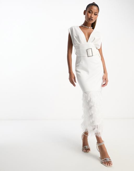 ASOS DESIGN - Robe mi-longue avec encolure carrée plongeante, ourlet en plumes fantaisie et ceinture à strass - Blanc
