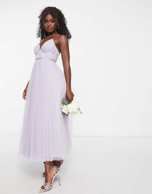 ASOS DESIGN Robe mi longue de demoiselle d honneur bretelles fines avec jupe pliss e et corsage fronc Lilas