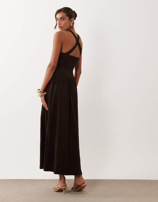 ASOS DESIGN - Robe mi-longue effet froissé avec bretelles croisées dans le dos - Chocolat, 4 de 4