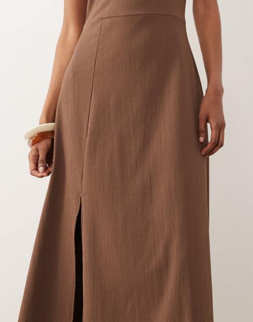 ASOS DESIGN - Robe mi-longue en crépon avec col droit et détail noué - Chocolat, 3 de 4
