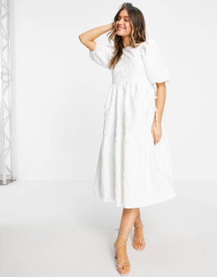 ASOS DESIGN - Robe mi-longue en jacquard à volants étagés et poches à soufflet - Blanc