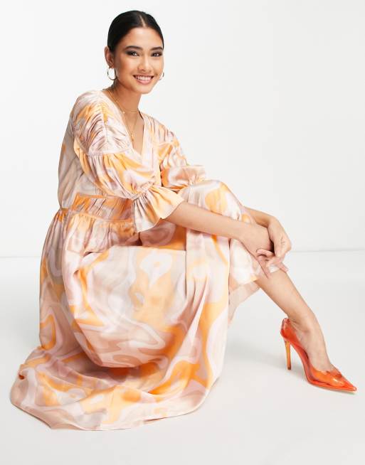ASOS DESIGN - Robe mi-longue en satin imprimé tourbillon à décolleté plongeant et détail froncé 
