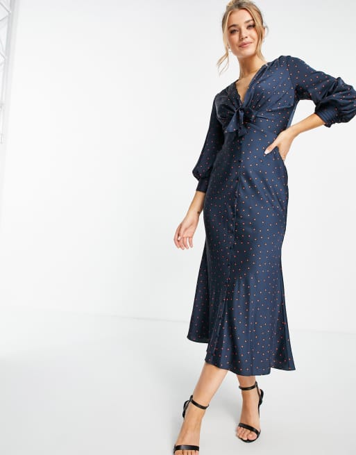 ASOS DESIGN - Robe mi-longue en satin nouée à l'avant avec boutons et mini pois