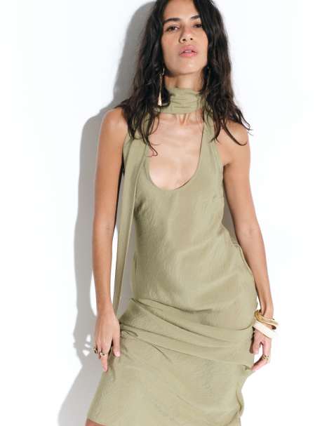 ASOS DESIGN - Robe mi-longue en tissu technique avec encolure dégagée et détail foulard - Sauge - view 1