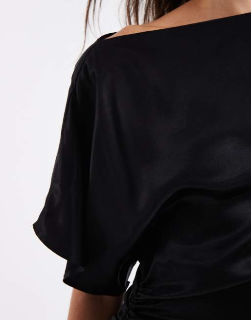 ASOS DESIGN - Robe mi-longue et asymétrique en satin avec détail cape - Noir, 3 de 4