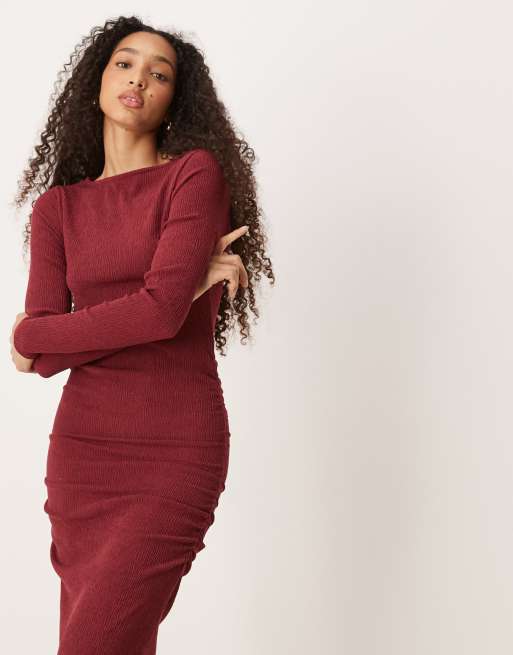 ASOS DESIGN - Robe mi-longue froncée texturée à encolure bateau et manches longues - Bordeaux, 4 de 4