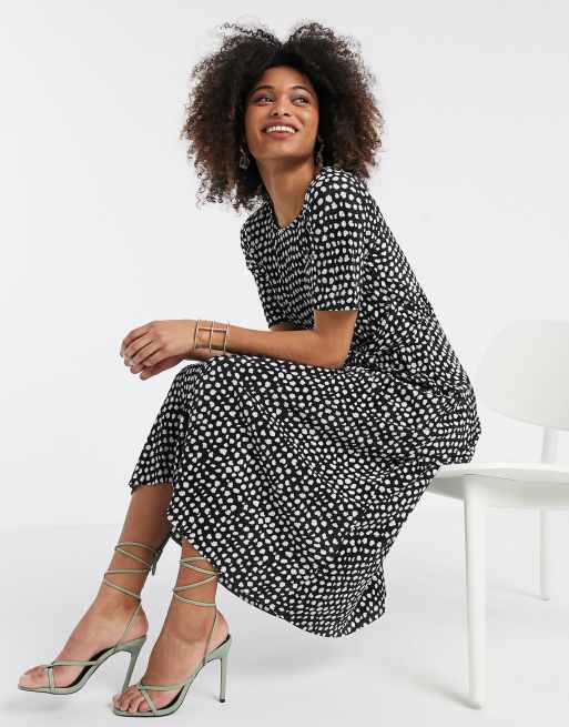 ASOS DESIGN - Robe mi-longue plissée à pois nouée à la taille - Noir et blanc