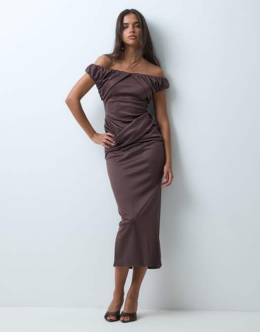 ASOS DESIGN robe mi-longue structurée avec détail froncé aux épaules dénudées, couleur chocolat, 5 de 5