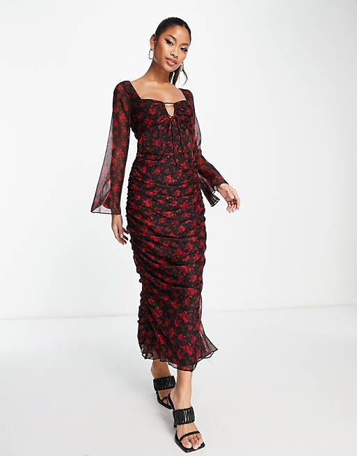 ASOS DESIGN - Robe mi-longue style milkmaid à manches évasées et détail froncé à imprimé fleurs - Noir et rouge | ASOS