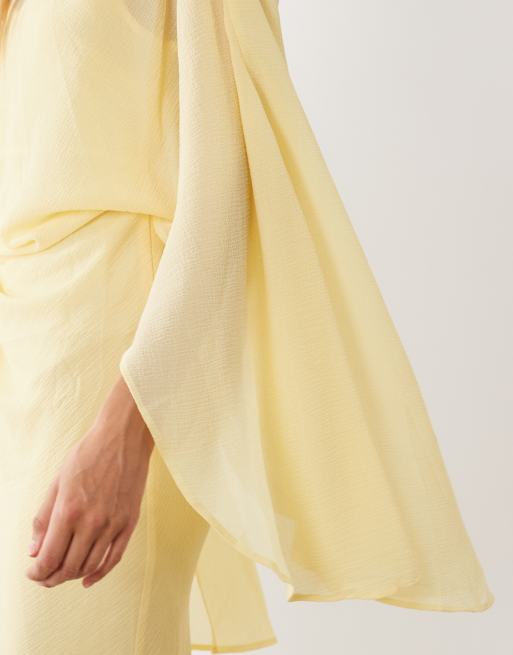 ASOS DESIGN robe midaxi drapée à manches kimono et détail cape, dos nu, couleur buttermilk, 4 de 4