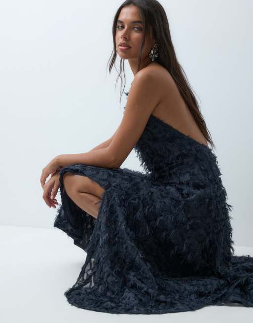 ASOS DESIGN robe midaxi texturée à franges, col bénitier et dos-nu, bleu marine foncé, 2 de 5