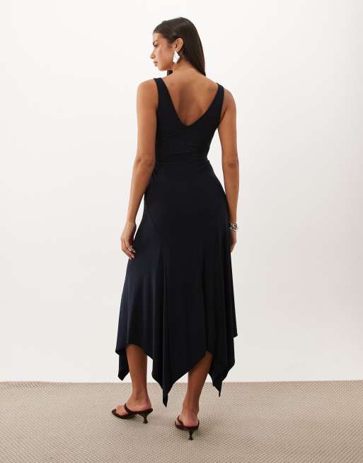 ASOS DESIGN robe midi à col V et ourlet pointu bleu marine, 2 de 4