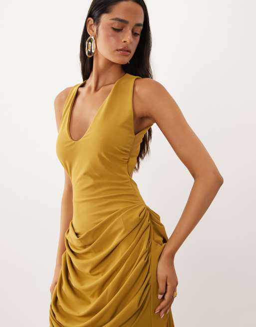 ASOS DESIGN robe midi à décolleté plongeant, dos nu et traîne, couleur tabac, 4 de 4