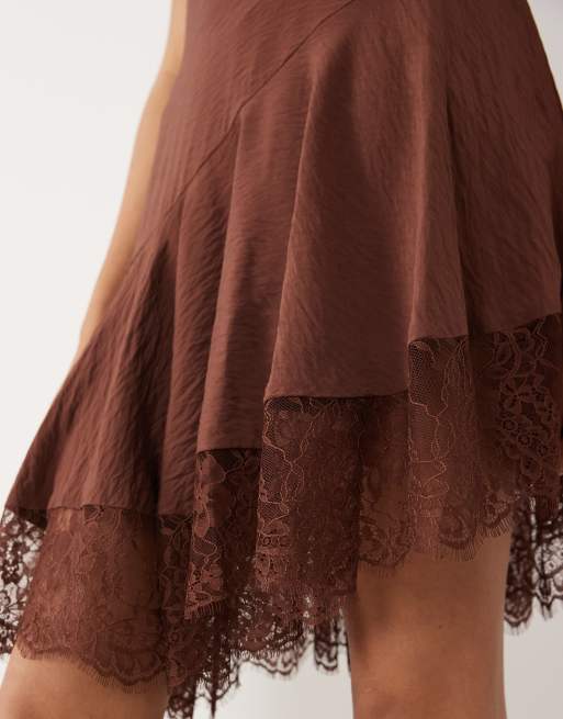 ASOS DESIGN - Robe nuisette courte bordée de dentelle à ourlet asymétrique - Chocolat, 3 de 4
