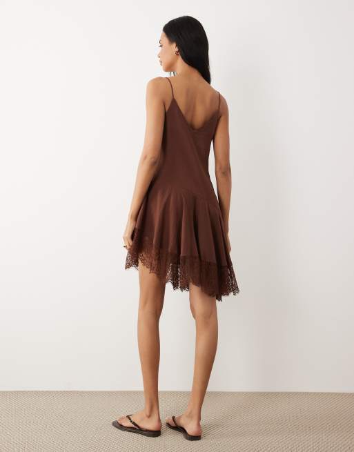 ASOS DESIGN - Robe nuisette courte bordée de dentelle à ourlet asymétrique - Chocolat, 4 de 4