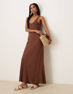 ASOS DESIGN - Robe nuisette longue aspect lin en biais - Chocolat - view 1
