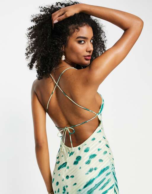 ASOS DESIGN - Robe nuisette longue en satin coupée en biais avec encolure dégagée et imprimé léopard abstrait, 3 de 4