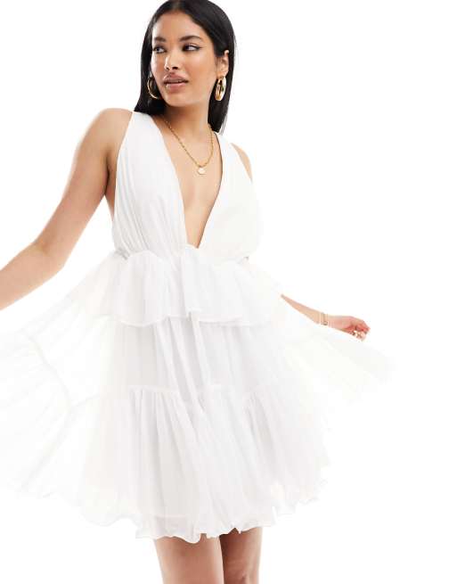 ASOS DESIGN - Robe plissée courte à volants étagés et décolleté plongeant - Blanc