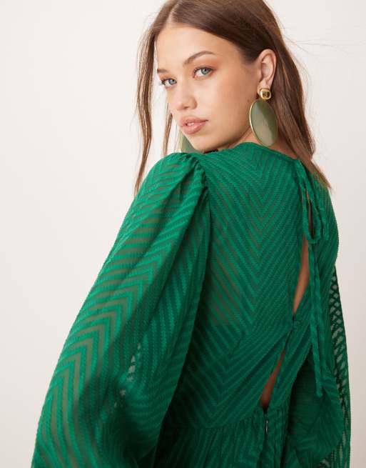 ASOS DESIGN - Robe plissée mi-longue en mousseline à chevrons avec manches évasées et liens au dos - Vert, 2 de 4