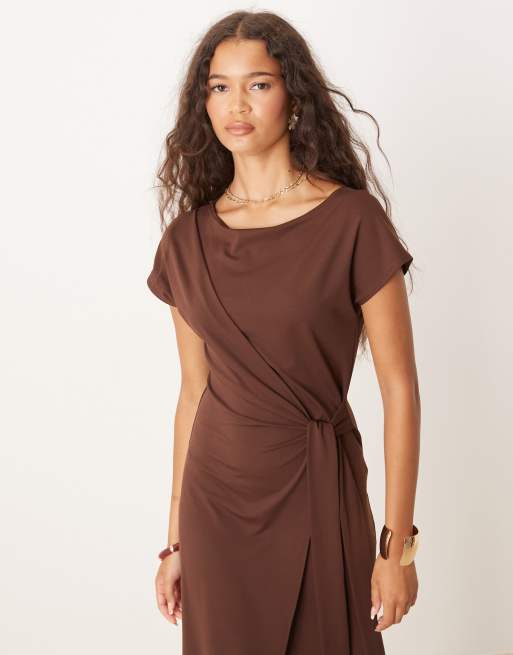 ASOS DESIGN - Robe portefeuille longue à mancherons et détail noué - Chocolat, 3 de 4