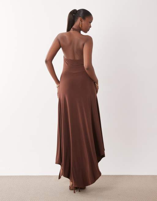 ASOS DESIGN - Robe près du corps douce au toucher avec ourlet mouchoir et col bénitier montant - Chocolat, 3 de 4