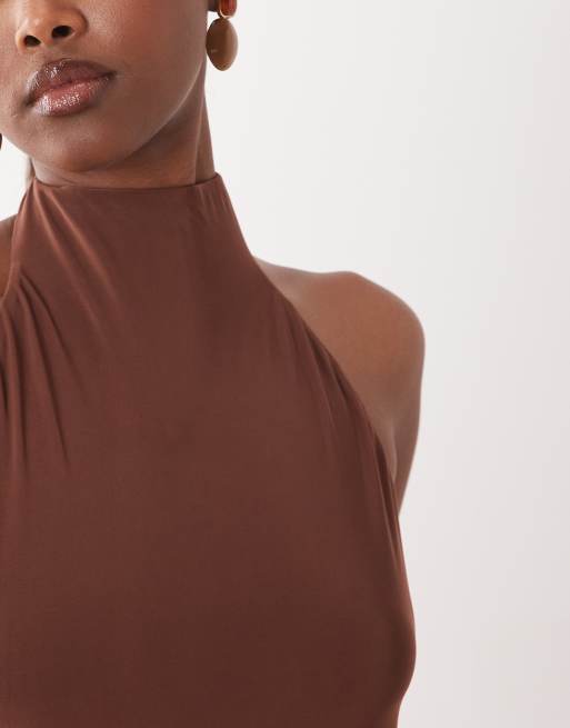 ASOS DESIGN - Robe près du corps douce au toucher avec ourlet mouchoir et col bénitier montant - Chocolat, 4 de 4