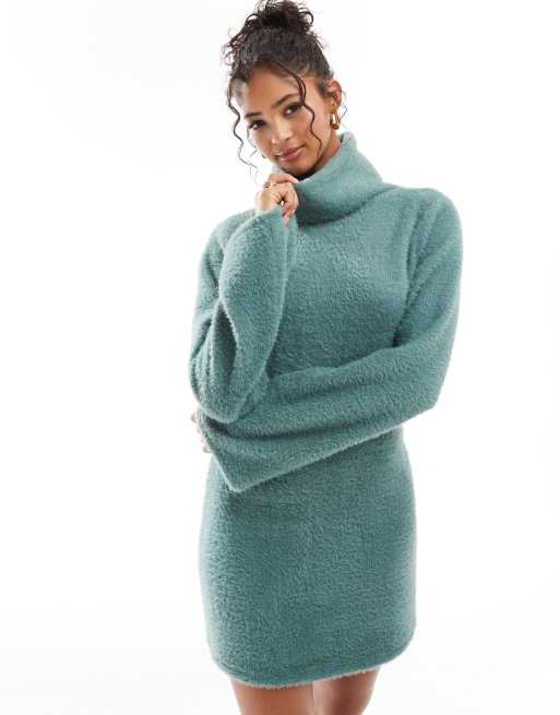ASOS DESIGN Robe pull courte a col roule en tissu duveteux ultra doux Vert ASOS