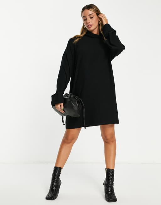 ASOS DESIGN - Robe pull courte ultra douce à col roulé et revers retroussés - Noir