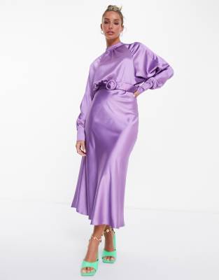 ASOS DESIGN - Robe rétro mi-longue satinée à manches longues avec ceinture coupe en biais - Lilas