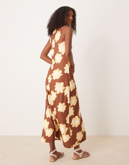 ASOS DESIGN - Robe sans manches mi-longue avec imprimé fleuri et encolure montante effet torsadé - Marron, 4 de 4