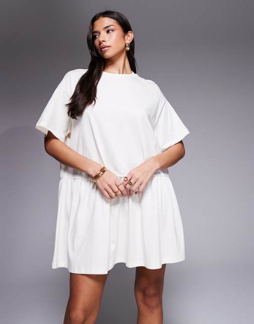 ASOS DESIGN - Robe t-shirt courte à basque avec manches courtes et taille basse à basque - Crème, 3 de 4