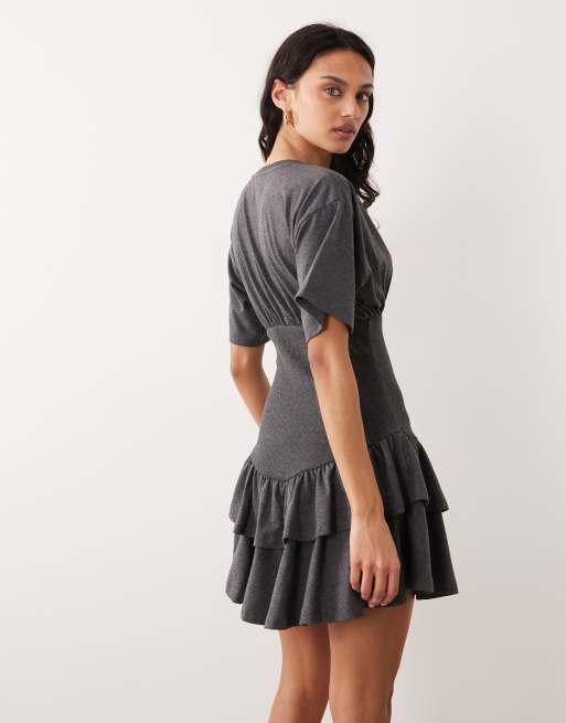 ASOS DESIGN - Robe t-shirt courte cintrée à la taille avec jupe volantée - Gris chiné, 2 de 4