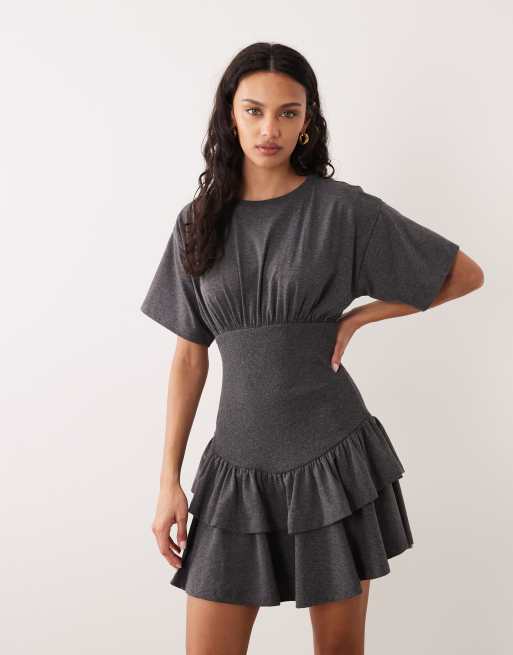 ASOS DESIGN - Robe t-shirt courte cintrée à la taille avec jupe volantée - Gris chiné, 4 de 4