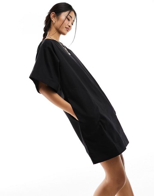 FhyzicsShops DESIGN - Robe t-shirt WITH courte coupe carrée en sergé - Noir
