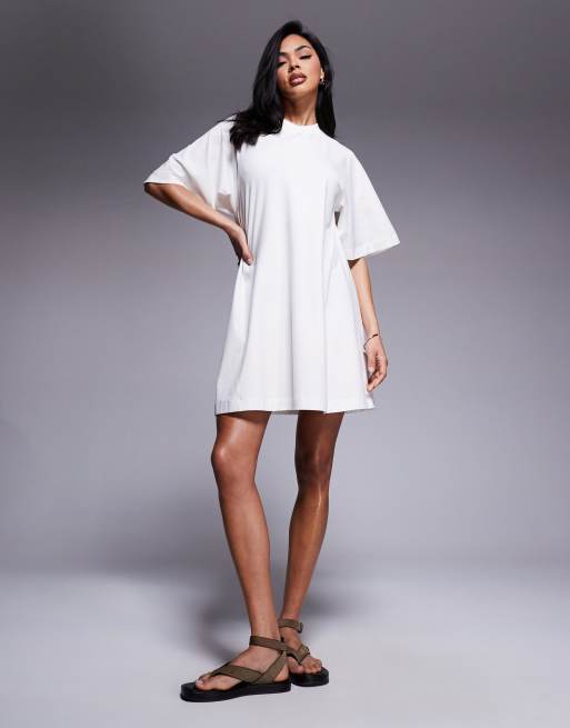 ASOS DESIGN Robe t-shirt courte virevoltante Crème ASOS